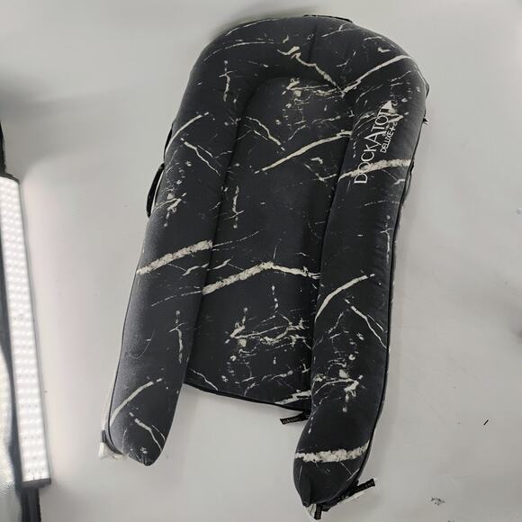 Dockatot Delux marble tie dye lounge pillow baby bed portable dock a tot - Picture 1 of 7
